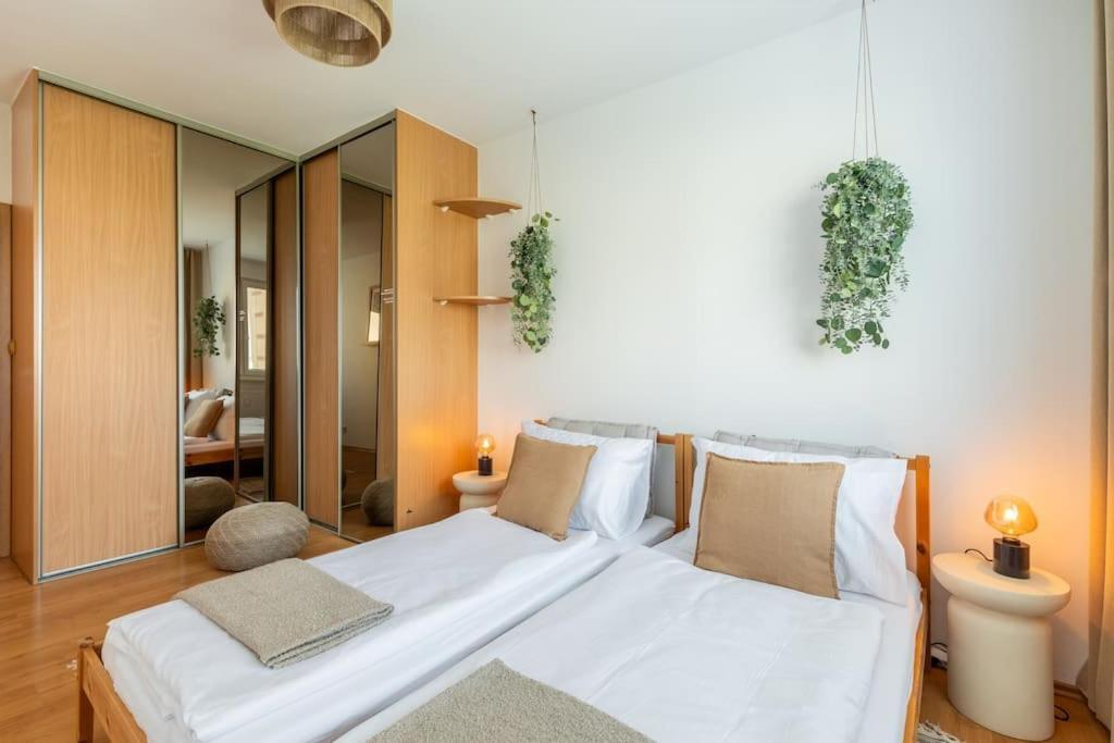 Duna Retreat: City Serenity Bratislava Eksteriør billede