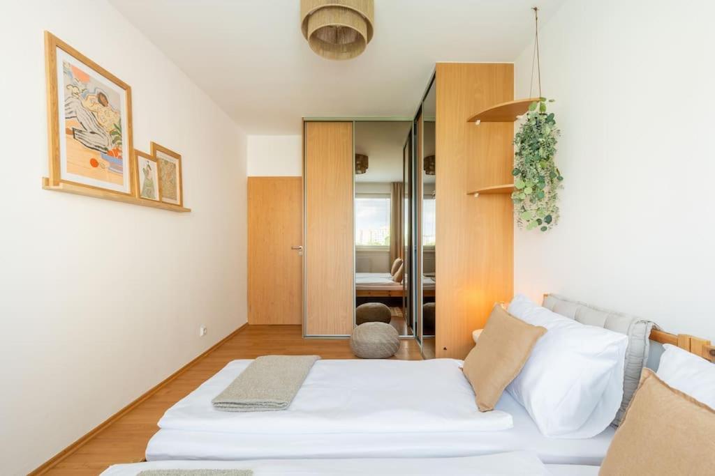 Duna Retreat: City Serenity Bratislava Eksteriør billede