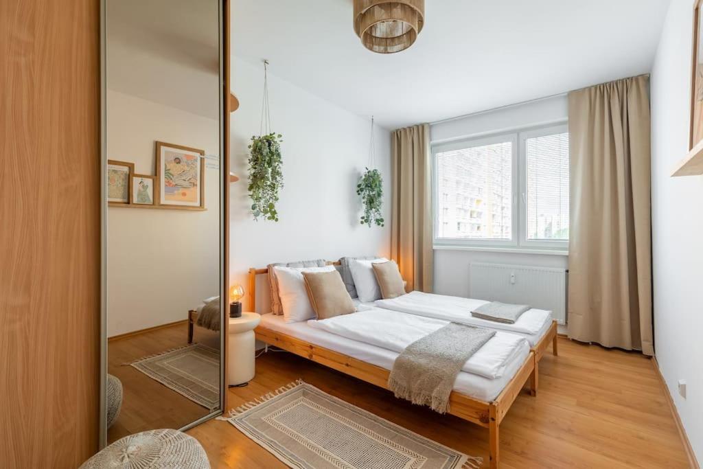 Duna Retreat: City Serenity Bratislava Eksteriør billede