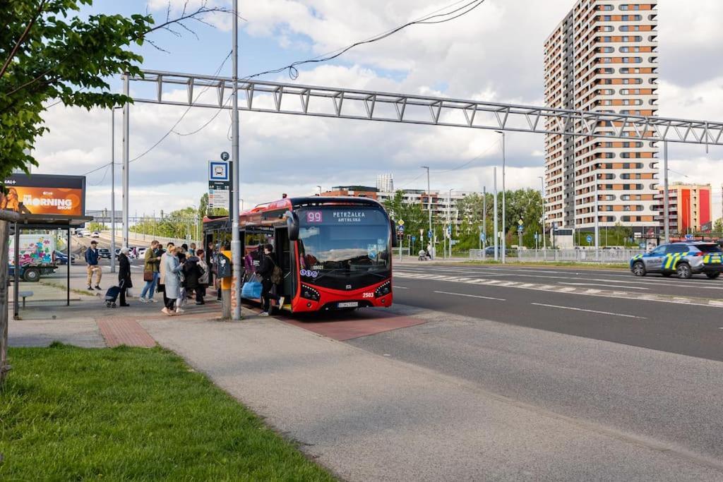 Duna Retreat: City Serenity Bratislava Eksteriør billede